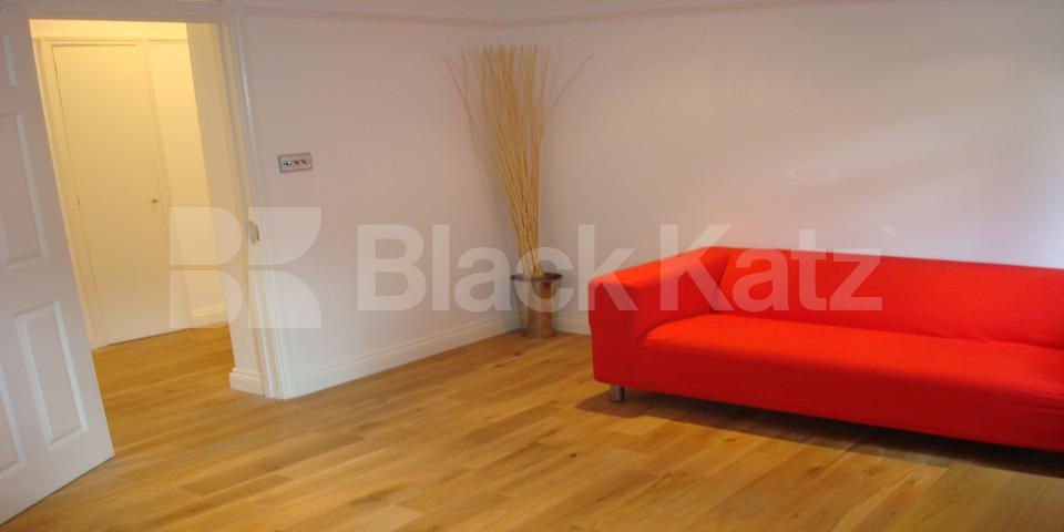 			GREAT FOR 3 SHARERS!, 2 Bedroom, 1 bath, 1 reception Flat			 Hall Place, LITTLE VENICE